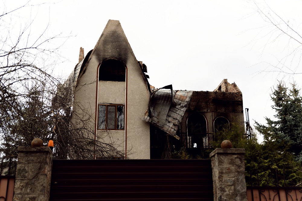 Dom zniszczony pożarem
